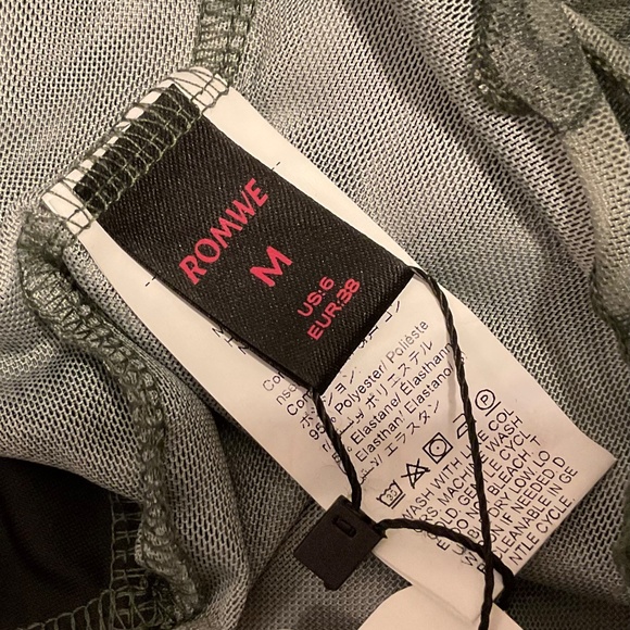 Romwe Halter Top - Picture 2 of 2